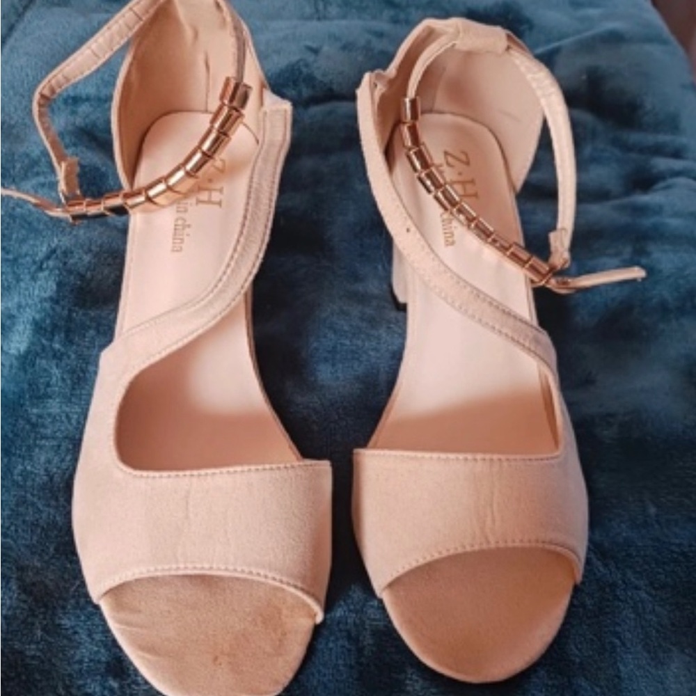 Women’s Open-Toe Ankle Strap Sandals in Nude